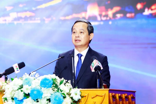 Chủ tịch UBND tỉnh Bắc Ninh, ông Phạm Hoàng Sơn phát biểu tiếp thu ý kiến chỉ đạo và triển khai nhiệm vụ tại hội nghị.