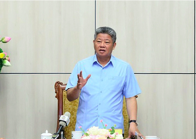 Ông Nguyễn Mạnh Quyền, Phó Bí thư Tỉnh ủy, Chủ tịch UBND tỉnh Hưng Yên phát biểu chỉ đạo tại cuộc họp (Ảnh: Tất Đạt).