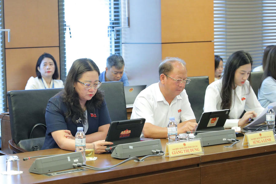 Các Đại biểu tham gia thảo luận. Ảnh: quochoi.vn