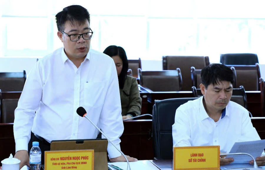 Phó Chủ tịch UBND tỉnh Lâm Đồng Nguyễn Ngọc Phúc khẳng định luôn quan tâm đối thoại, gỡ vướng mắc về đất đai để khơi thông nguồn lực cho các dự án đầu tư ngoài ngân sách. Phó Chủ tịch UBND tỉnh Lâm Đồng Nguyễn Ngọc Phúc khẳng định luôn quan tâm đối thoại, gỡ vướng mắc về đất đai để khơi thông nguồn lực cho các dự án đầu tư ngoài ngân sách.