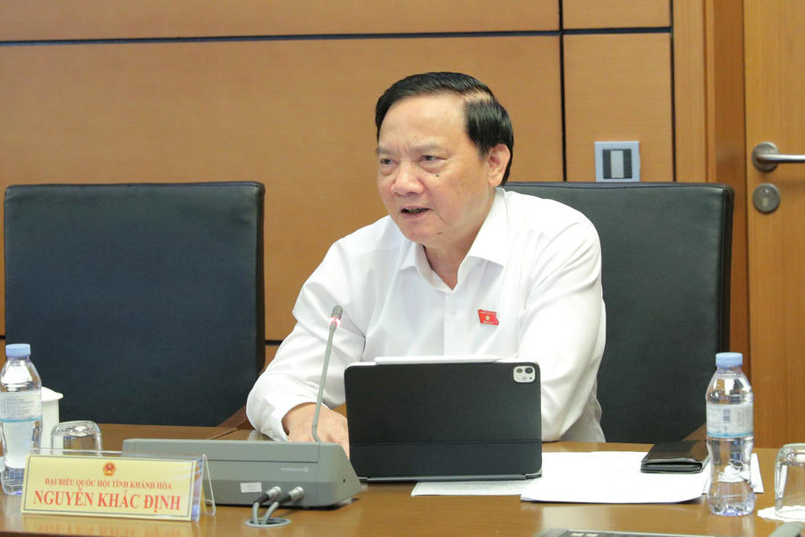 Phó Chủ tịch Quốc hội Nguyễn Khắc Định phát biểu tại Phiên thảo luận ở Tổ 4. Ảnh: quochoi.vn