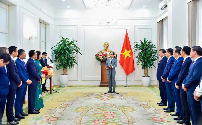 Lễ công bố và trao các Quyết định của Thủ tướng Chính phủ về việc điều động, bổ nhiệm Thứ trưởng Bộ Ngoại giao đối với bà Nguyễn Thị Hoàng Vân và ông Nguyễn Hoàng Long. VGP