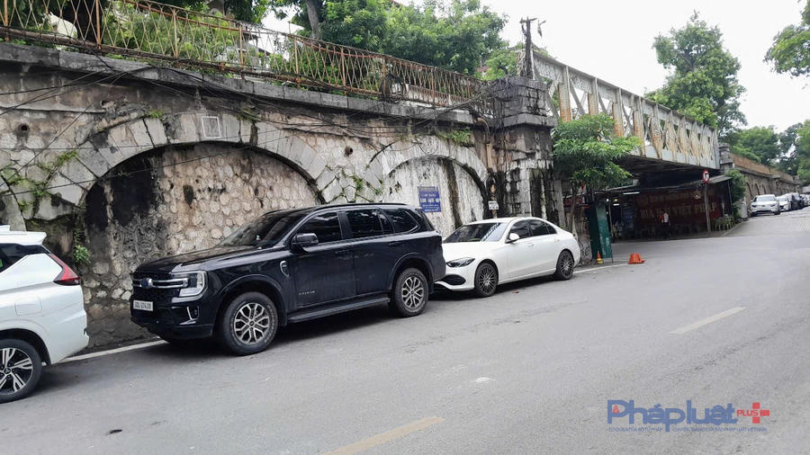 Đây cũng là đoạn B, từ phố Lê Văn Linh đến phố Hàng Cót, được định hướng phát triển thành không gian văn hóa, nghệ thuật cộng đồng. Các ô vòm sẽ bố trí quán cà phê, cửa hàng giới thiệu sản phẩm Việt Nam, phòng tranh và không gian sáng tạo kết hợp quảng bá du lịch.
