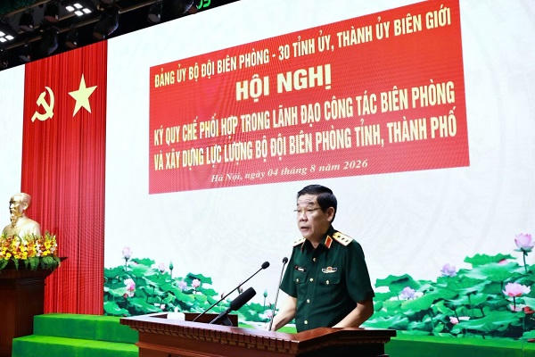 Thượng tướng Nguyễn Văn Gấu phát biểu tại hội nghị.