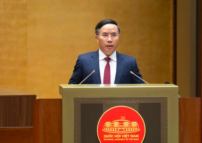 Thống đốc Ngân hàng Nhà nước Phạm Đức Ấn trình bày Tờ trình tại Quốc hội sáng nay. Ảnh: Media Quốc hội