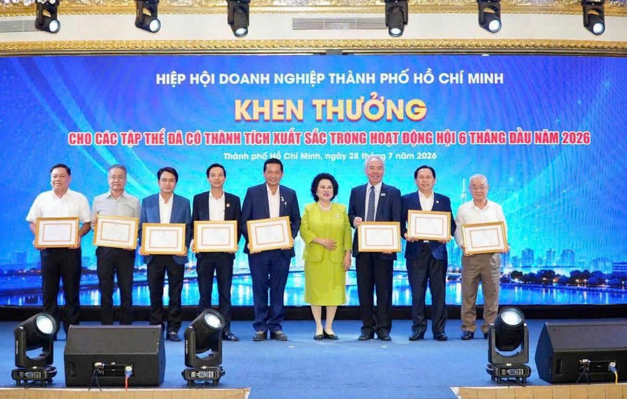 DTE được HUBA tặng Giấy khen biểu dương thành tích đã đạt được trong sáu tháng đầu năm 2026