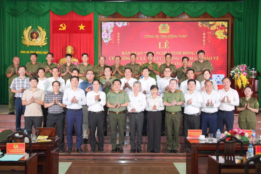 DTE tài trợ, phối hợp cùng Công an tỉnh Đồng Tháp trao tặng 10 căn "Nhà nghĩa tình đồng đội" dành cho Công an xã và lực lượng tham gia bảo vệ an ninh, trật tự ở cơ sở có hoàn cảnh khó khăn.