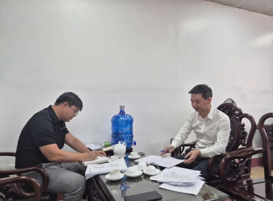 Ông Nguyễn Đức Hùng, Phó Phòng đăng ký doanh nghiệp thuộc Sở Tài chính tỉnh Quảng Ninh làm việc với phóng viên Báo Pháp luật Việt Nam.