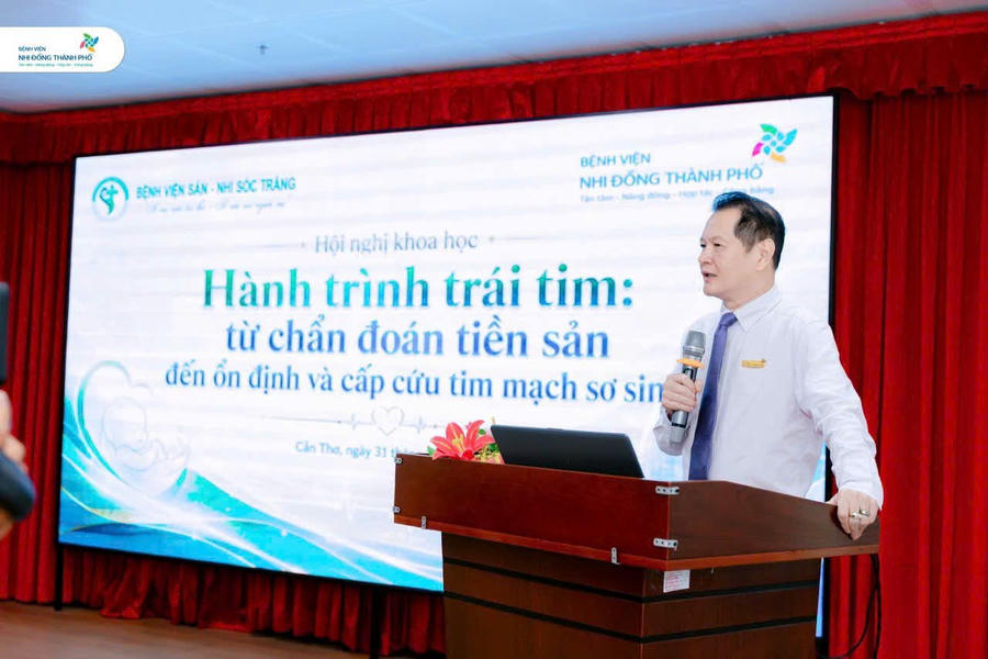 PGS.TS.BS Trương Quang Định - Giám đốc bệnh viện Nhi Đồng Thành Phố phát biểu tại hội nghị.