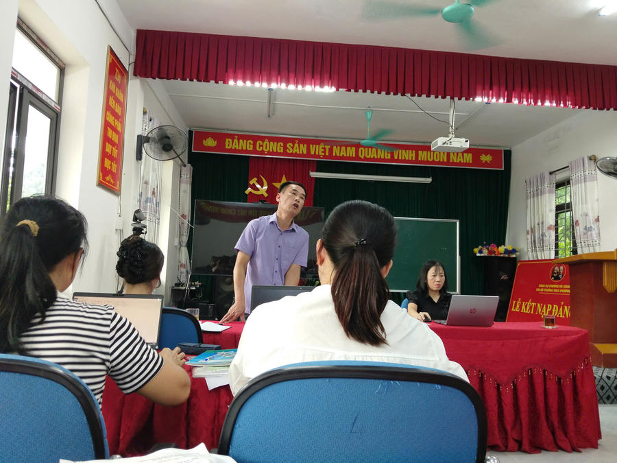 Buổi đối thoại giữa phụ huynh học sinh và Ban giám hiệu Trường THCS Phương Độ.