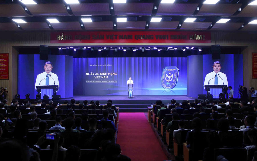Thủ tướng Chính phủ Lê Minh Hưng phát động chuỗi hoạt động ngày An ninh mạng Việt Nam năm 2026 với mục tiêu hành động: "Vì một không gian mạng nhân văn cho mỗi người".Ảnh: Bộ Công an.