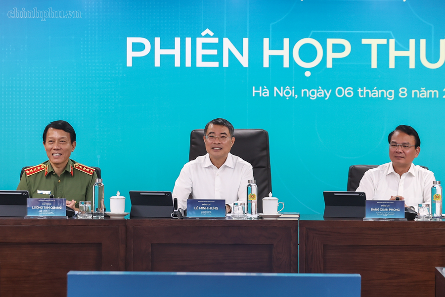 Thủ tướng Chính phủ Lê Minh Hưng chủ trì phiên họp. Ảnh: VGP