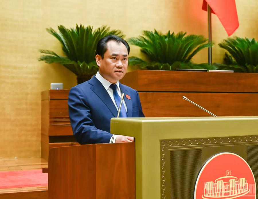 Bộ trưởng Nông nghiệp và Môi trường Trịnh Việt Hùng