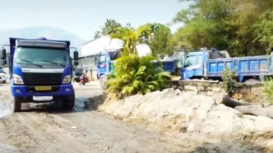 Công an Khánh Hòa vừa tạm giam đối tượng nhiều lần bị xử phạt hành chính nhưng vẫn tổ chức khai thác cát trái phép. Ảnh: Công an Khánh Hòa