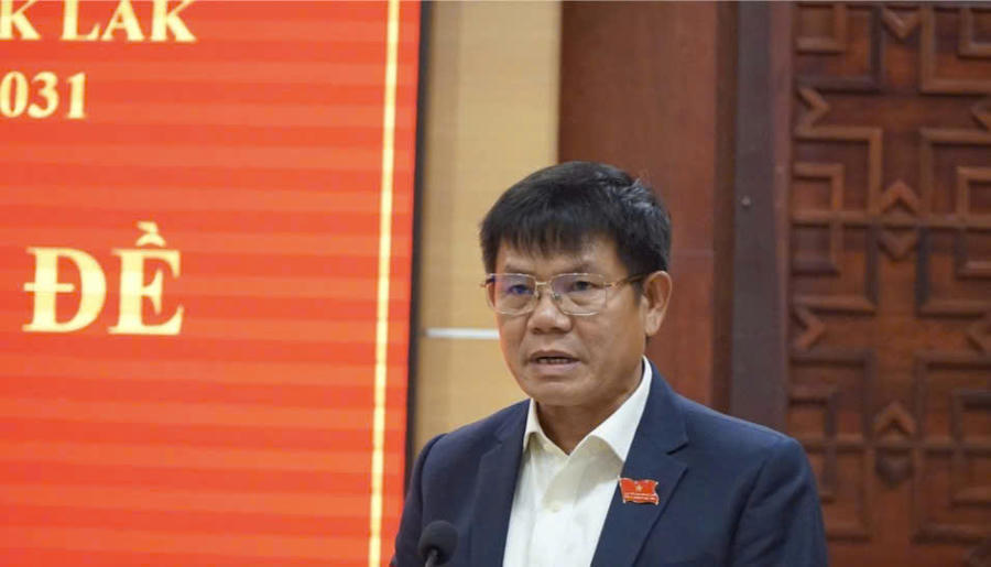 Ông Lê Văn Cường- Trưởng Ban Văn hóa- Xã hội HĐND tỉnh phát biểu tại phiên họp. Ảnh: Báo Đắk Lắk