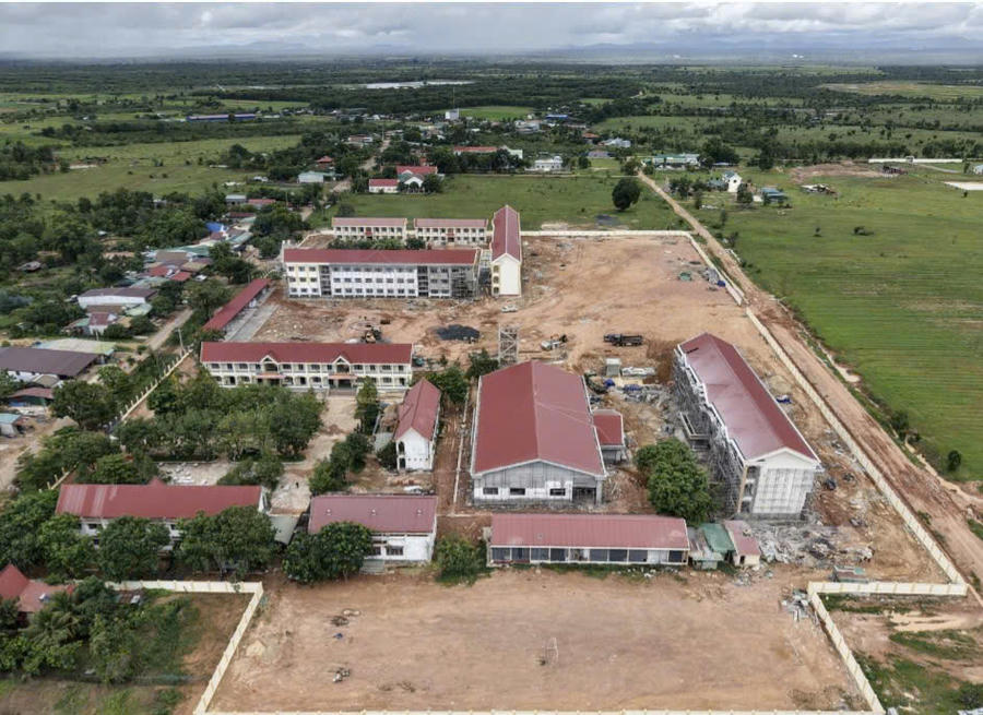 Trường phổ thông nội trú liên cấp tại vùng biên đang dần hoàn thiện. Trường phổ thông nội trú liên cấp tại vùng biên đang dần hoàn thiện.