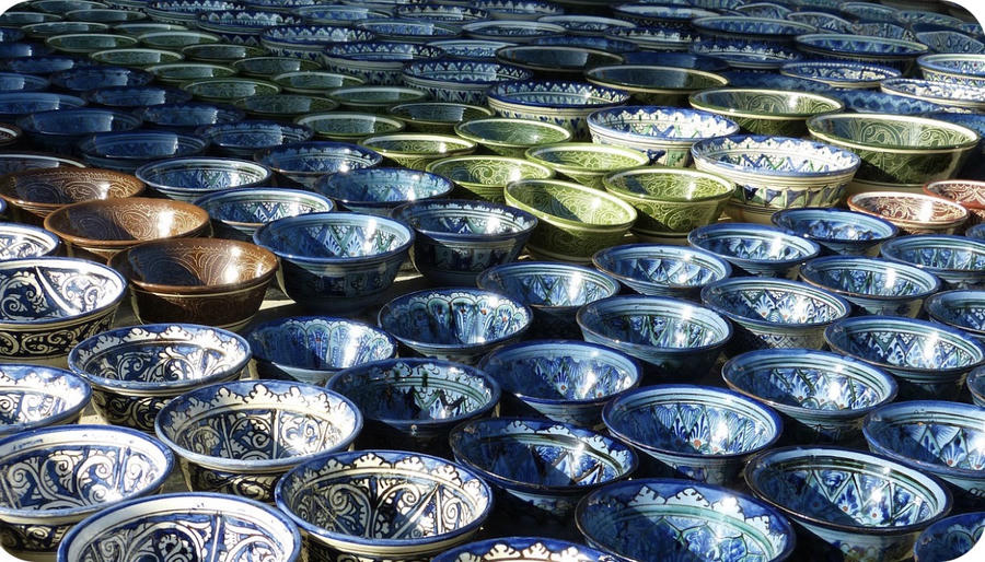 Hình thành từ thế kỷ XVIII với các làng nghề danh tiếng như Lái Thiêu, Tân Phú Khánh, Chánh Nghĩa, gốm sứ Bình Dương hiện tích cực hiện đại hóa sản xuất để xuất khẩu sang châu Âu, Mỹ, Nhật Bản. Ảnh InT