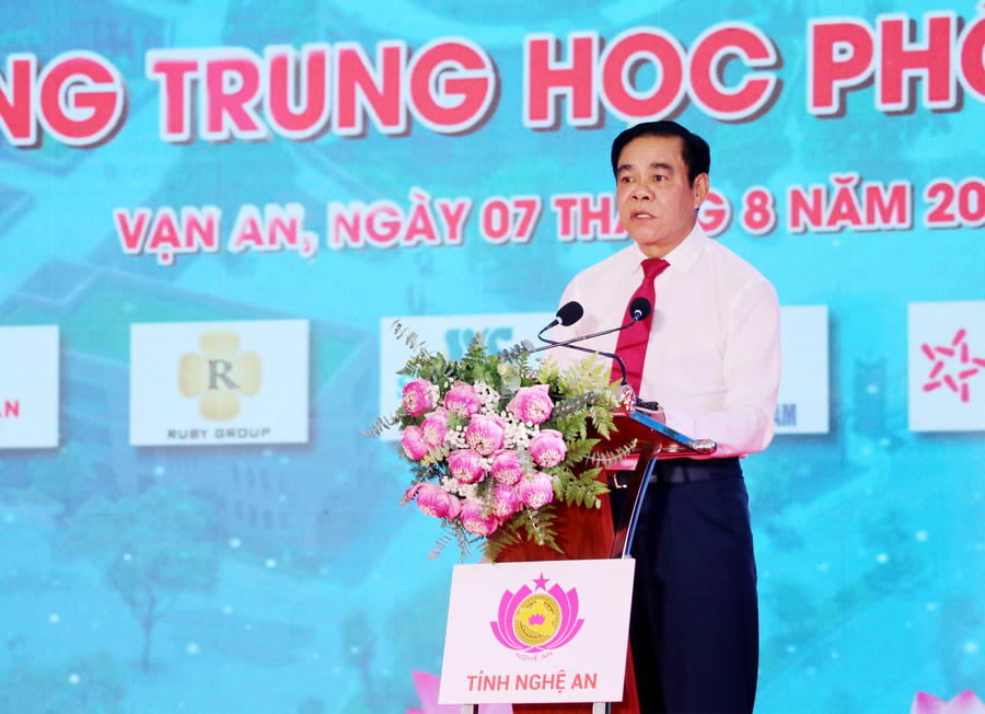 Chủ tịch UBND tỉnh Nghệ An Võ Trọng Hải: Đây là nguồn động viên quan trọng để Nghệ An tiếp tục chăm lo, phát triển sự nghiệp giáo dục trên quê hương Chủ tịch Hồ Chí Minh.