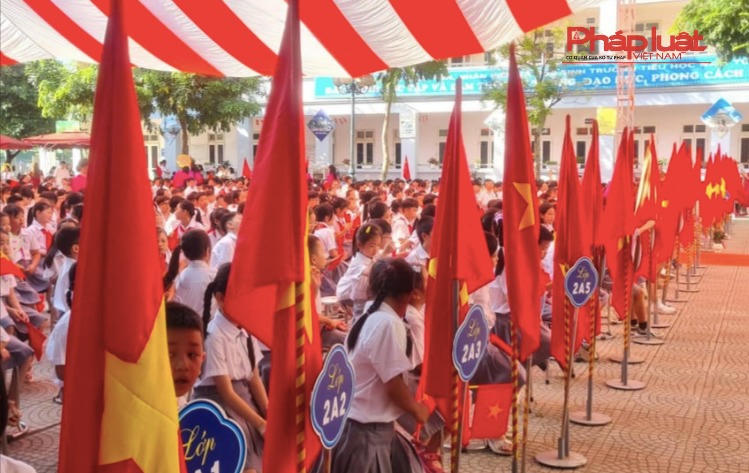 Học sinh trường Tiểu học Nam Từ Liêm khai giảng năm học mới (Hình ảnh minh hoạ).