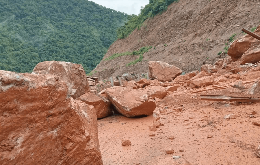 Tỉnh lộ 534D bị chia cắt tạm thời.