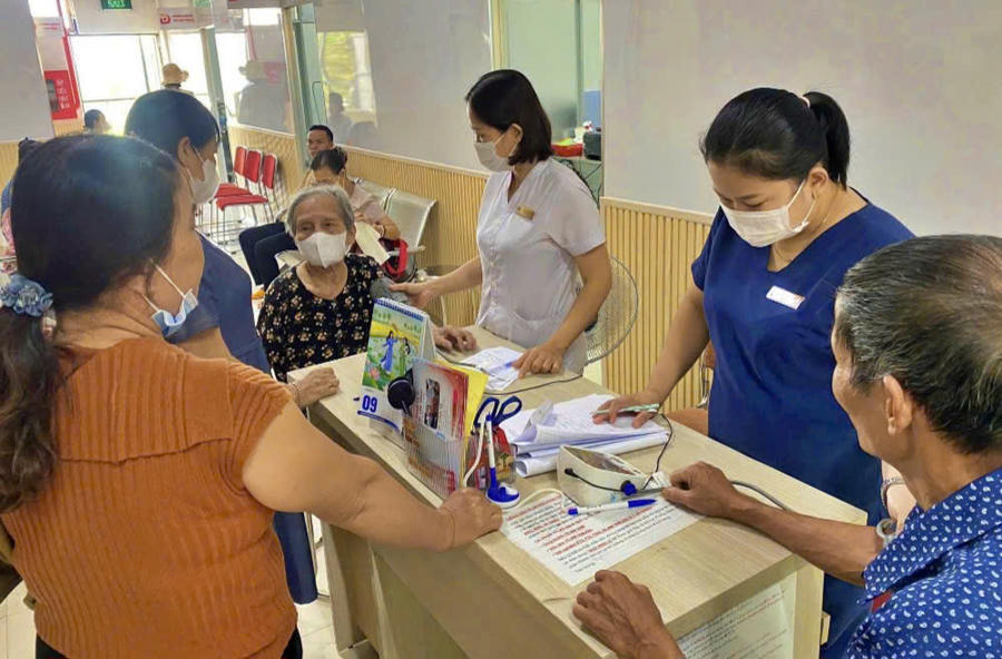 Triển khai khám, tư vấn và chăm sóc sức khỏe toàn dân cho người có công trên địa bàn phường Buôn Ma Thuột.
