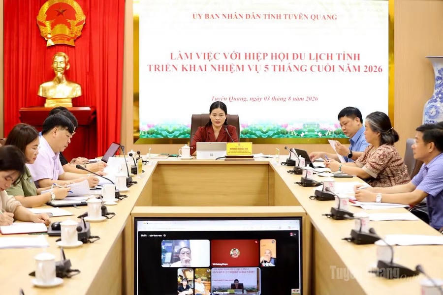 Bà Vương Ngọc Hà làm việc với Hiệp hội Du lịch tỉnh ngày 3/8. (Ảnh: báo Tuyên Quang).