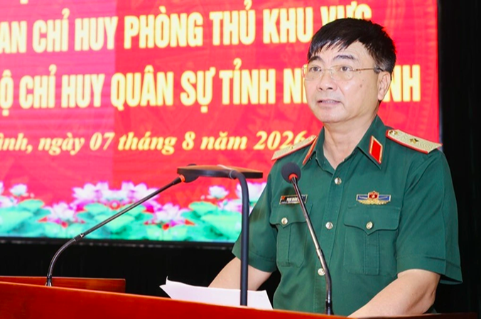 Thiếu tướng Phạm Hoàng Long, Phó Tham mưu trưởng Quân khu 3 phát biểu chỉ đạo tại hội nghị công bố quyết định của Bộ trưởng Bộ Quốc phòng (Ảnh: Đức Lam).
