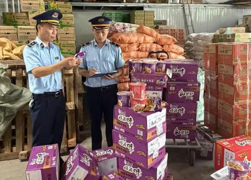 Thu giữ hơn 1.000 sản phẩm mì ăn liền không rõ nguồn gốc xuất xứ tại Lạng Sơn.