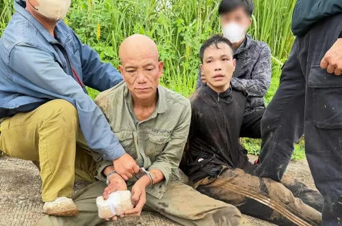 Bắt quả tang vụ mua bán trái phép hơn 3.500 viên ma túy, tóm gọn 2 đối tượng.