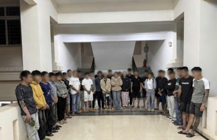 Kết quả kiểm tra nhanh đối với 38 người liên quan cho thấy đều dương tính với chất ma túy.