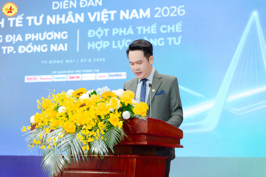 Ông Đặng Hồng Anh, Chủ tịch Hội Doanh nhân trẻ Việt Nam, phát biểu khai mạc diễn đàn. Ảnh: Trung Anh