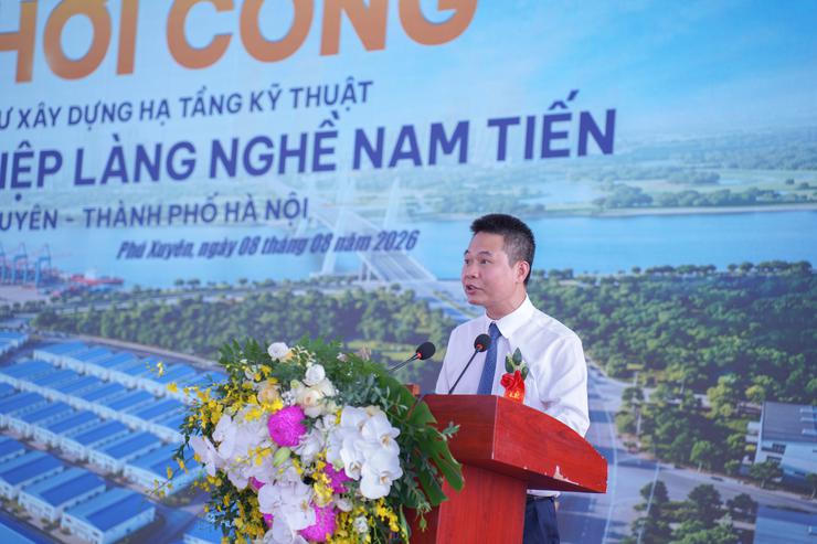 Bí thư Đảng ủy, Chủ tịch HĐND xã Phú Xuyên Nguyễn Xuân Thanh.