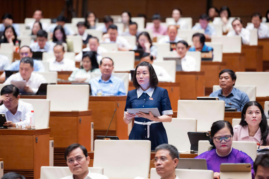 Đại biểu Nguyễn Minh Tâm, đoàn ĐBQH tỉnh Quảng Trị phát biểu. Ảnh: quochoi.vn