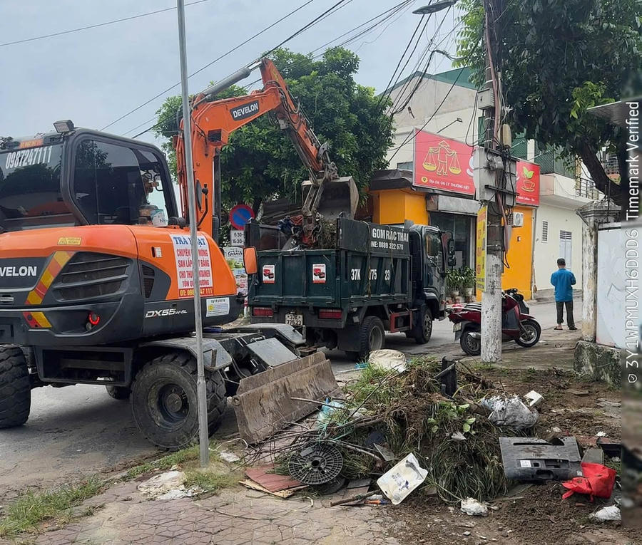 Cùng nhiều phương tiện máy móc hỗ trợ.