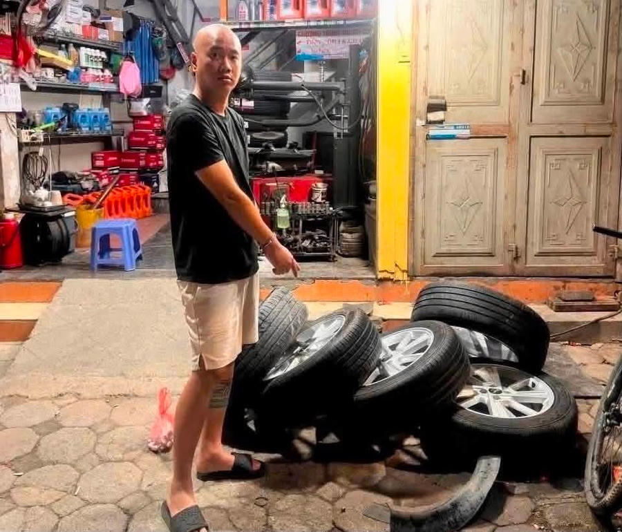 Đối tượng cùng tang vật vụ án.