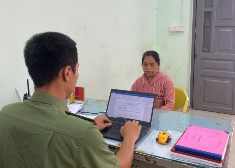 Cơ quan Công an làm việc với Triệu Thị Tâm. (Ảnh: Công an TP HCM)

