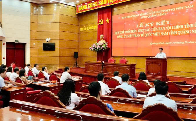 Quang cảnh lễ ký kết.