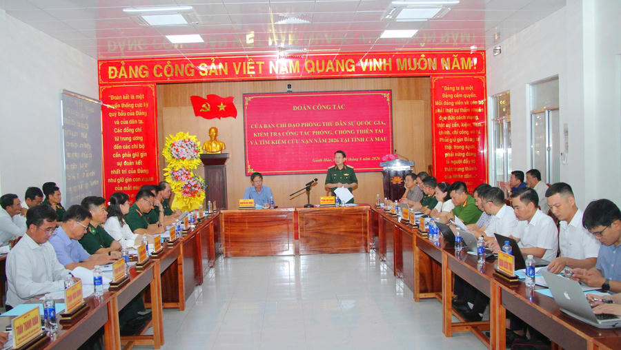 Quang cảnh buổi làm việc kiểm tra công tác phòng, chống thiên tai và tìm kiếm, cứu nạn năm 2026 tại xã Gành Hào.