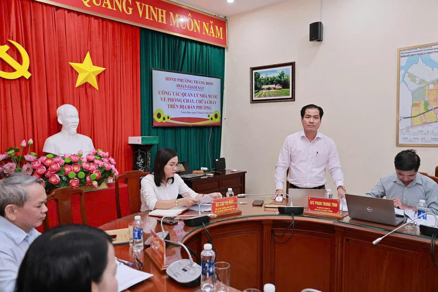 Các đại biểu phát biểu tại buổi làm việc.