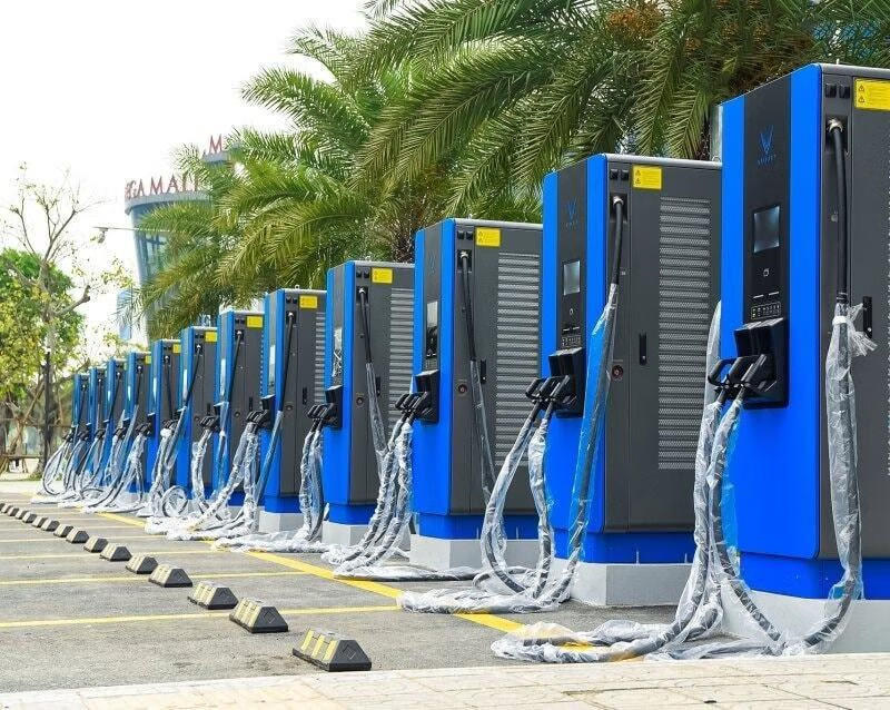 Khẩn trương hoàn thiện hạ tầng sạc điện tại các trạm dừng nghỉ