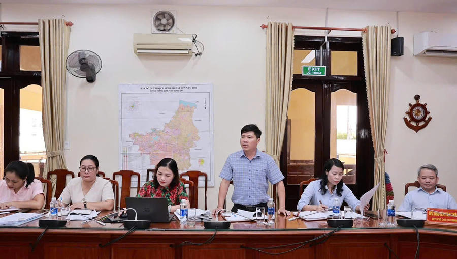 Các đại biểu phát biểu tại buổi làm việc.