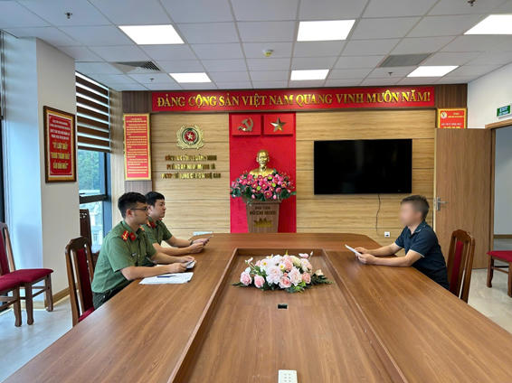 Anh V.T.H tại cơ quan Công an. (Ảnh: CAQN)