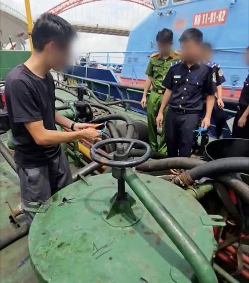 Hải quan bắt giữ lô hàng hoá không rõ nguồn gốc trên vùng biển Hải Phòng.