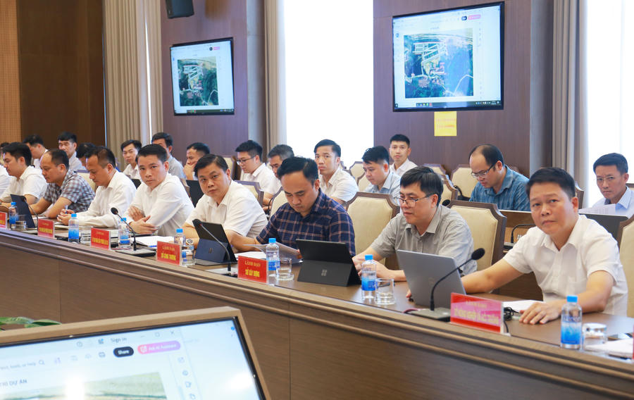 Các đại biểu tham dự buổi làm việc. (Ảnh: CTTĐT Lào Cai).