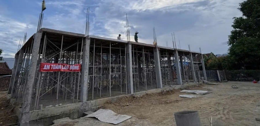 Nhà sinh hoạt cộng đồng kết hợp phòng tránh lũ ở địa bàn xã Hòa Thịnh  dự kiến hoàn thành trước ngày 15.9. Ảnh: UBND xã Hòa Thịnh