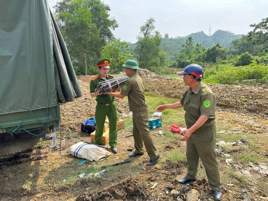 Công an tỉnh Thanh Hóa tổ chức tiêu hủy&nbsp;vũ khí thể thao, công cụ hỗ trợ được tiếp nhận, thu hồi.
