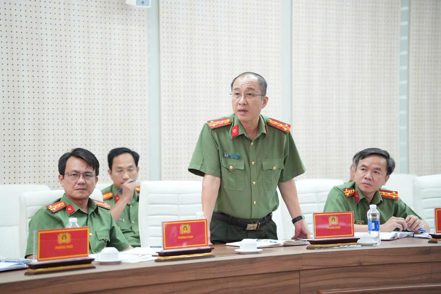 Các đại biểu trình bày ý kiến.
