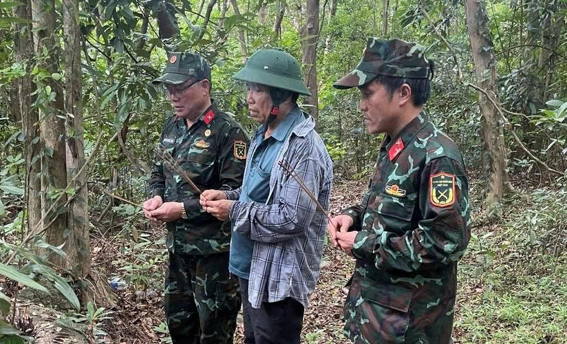 Đoàn công tác TP Đà Nẵng tổ chức khảo sát khu vực nghi có hơn 10 hài cốt liệt sĩ Đội phẫu 5. (Ảnh: Cổng TTĐT TP Đà Nẵng) Đoàn công tác TP Đà Nẵng tổ chức khảo sát khu vực nghi có hơn 10 hài cốt liệt sĩ Đội phẫu 5. (Ảnh: Cổng TTĐT TP Đà Nẵng)