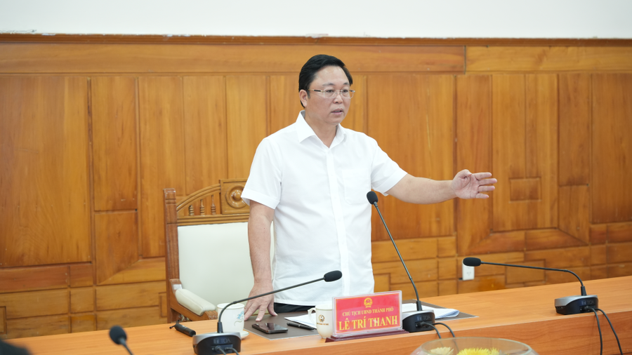 Chủ tịch UBND TP Huế ông Lê Trí Thanh phát biểu chỉ đạo tại buổi làm việc. (Ảnh:hue.gov.vn
)