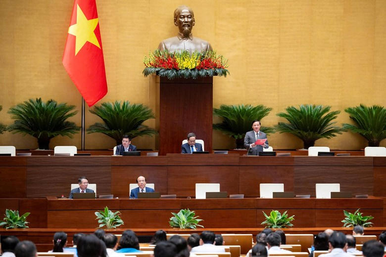 Phó Chủ tịch Quốc hội Nguyễn Khắc Định điều hành phiên họp. Ảnh: quochoi.vn